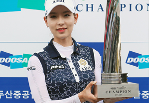 김자영, 두산 매치플레이 결승서 ‘골프여제’ 박인비 제압…5년 만에 우승 